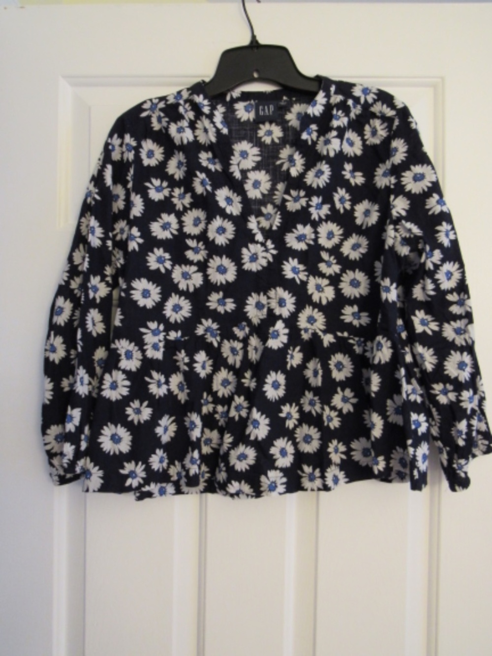 GAP Cotton Daisy V-Neck Long Sleeve Peplum Top